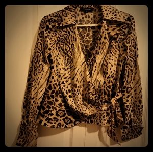 Jones New York -Gorgeous Surplice Top Wild print S